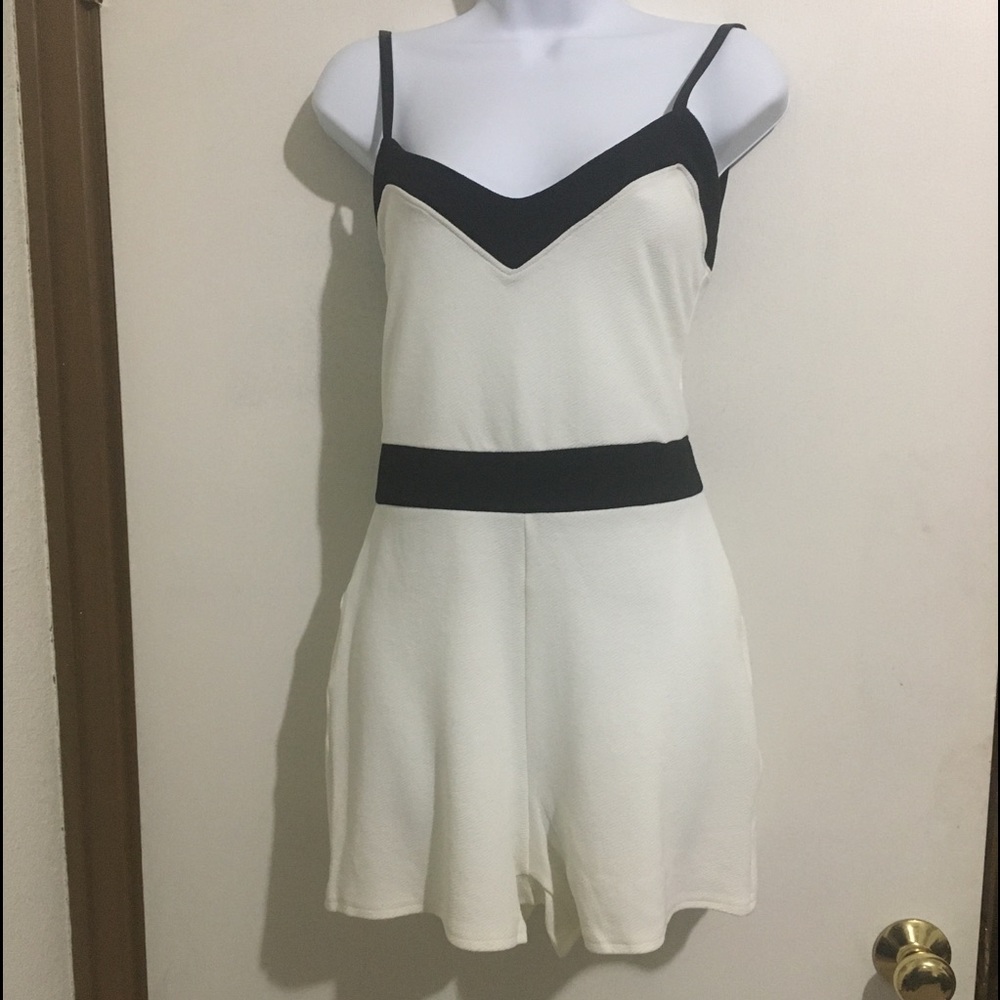 Boohoo cream/black short romper Size 10